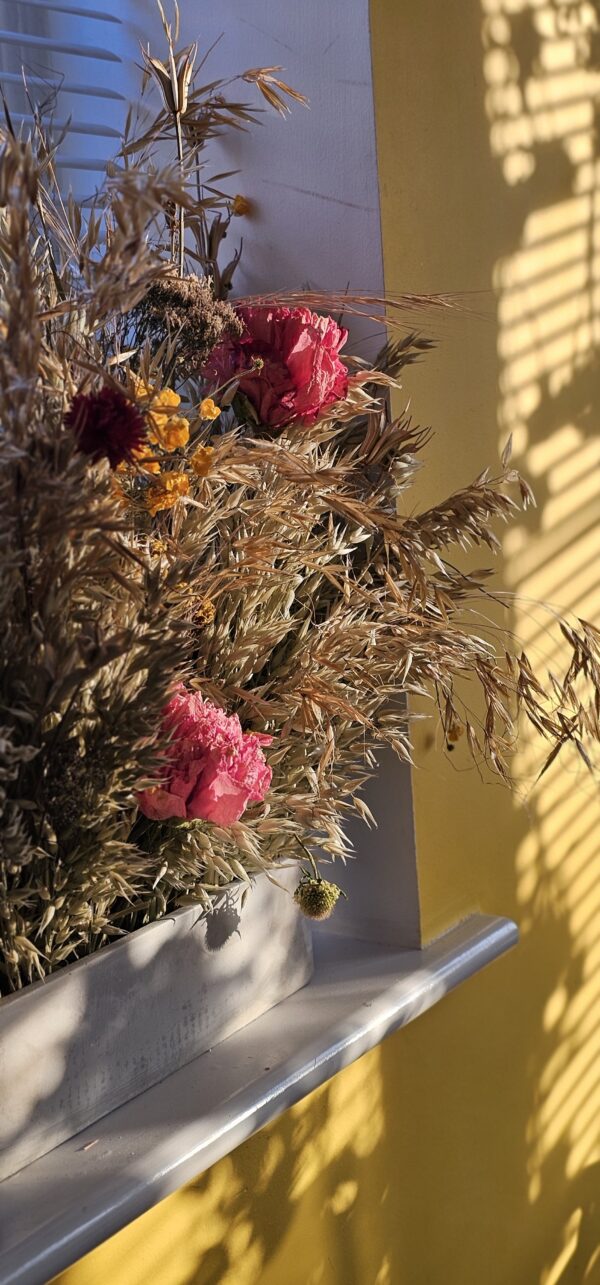 Golden hour dried flower centrepiece